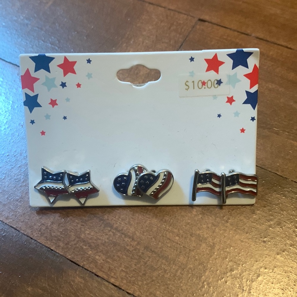 ⭐️ 3 for $10 USA earrings! 3 pack NWT - Picture 1 of 3